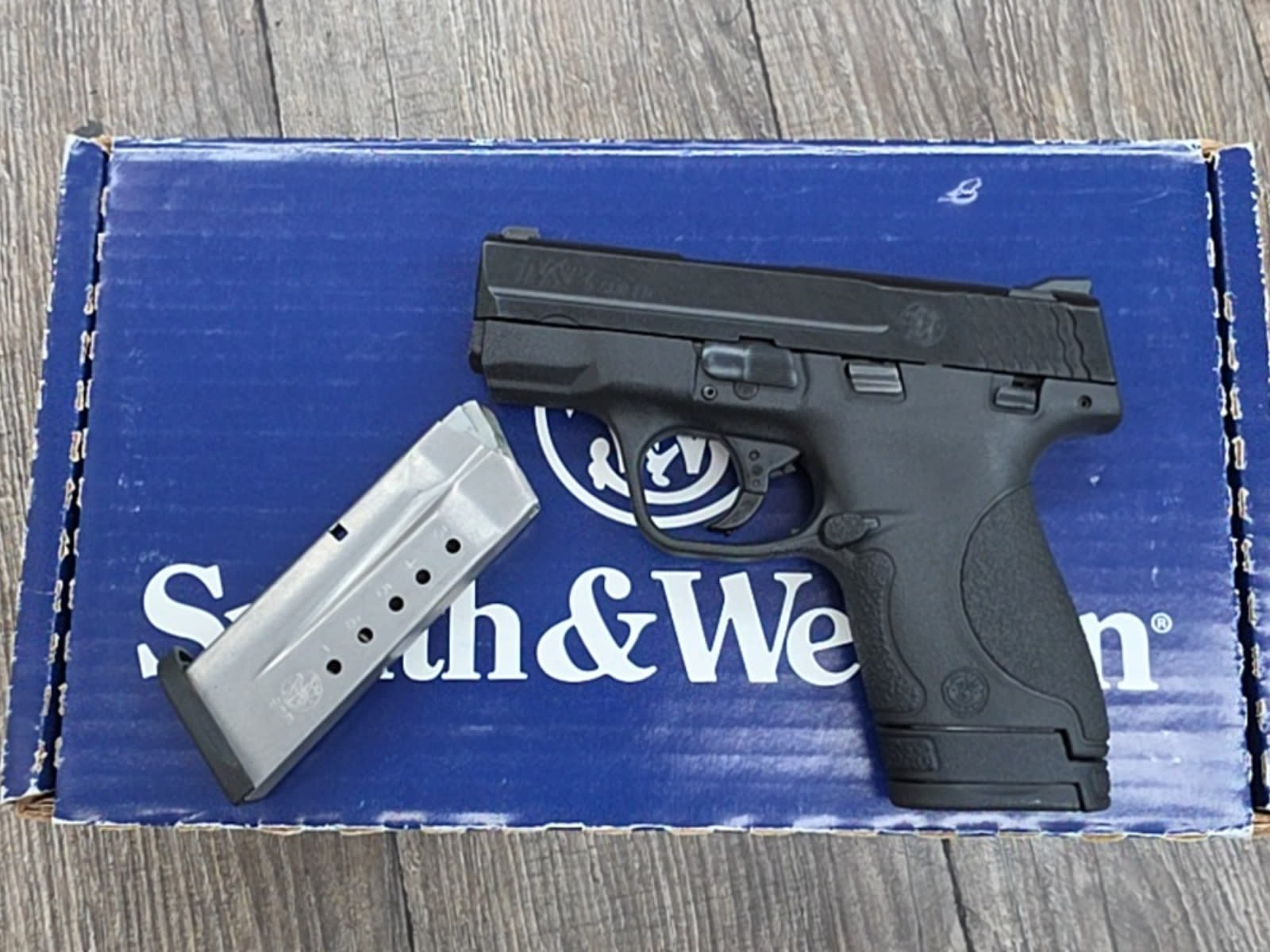 Smith & Wesson M&P9 Shield 9mm Luger Thumb Safety-img-4