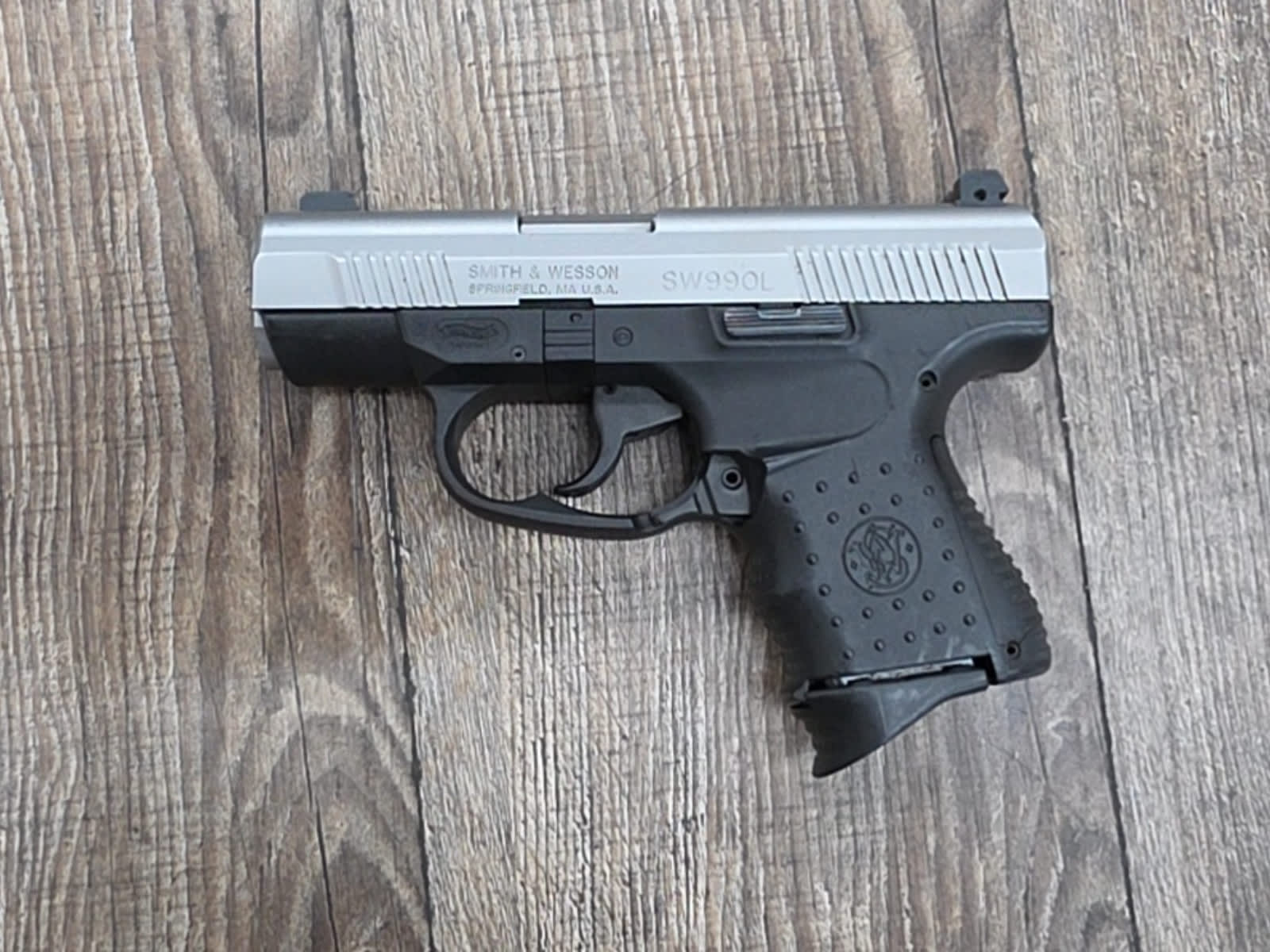 Smith & Wesson SW990L 40 S&W Compact-img-1