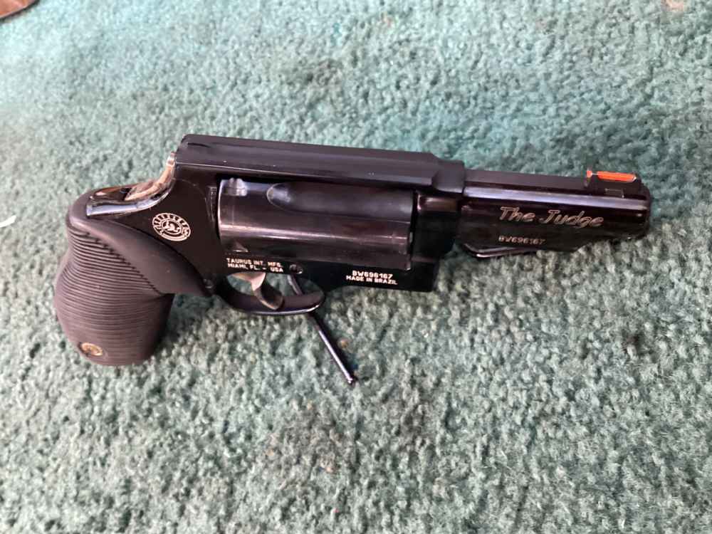 Pre-owned Taurus"The Judge" Ultra-Lite in .45 LC AND .410-img-4