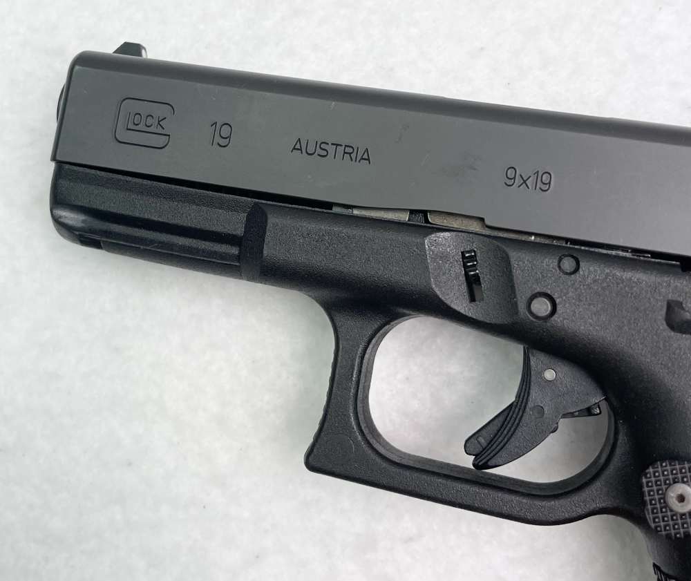 Glock 19 Gen 3 9mm semi auto pistol -img-7