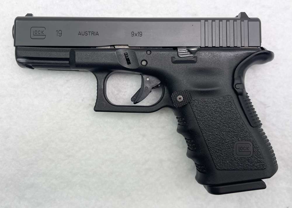 Glock 19 Gen 3 9mm semi auto pistol -img-1