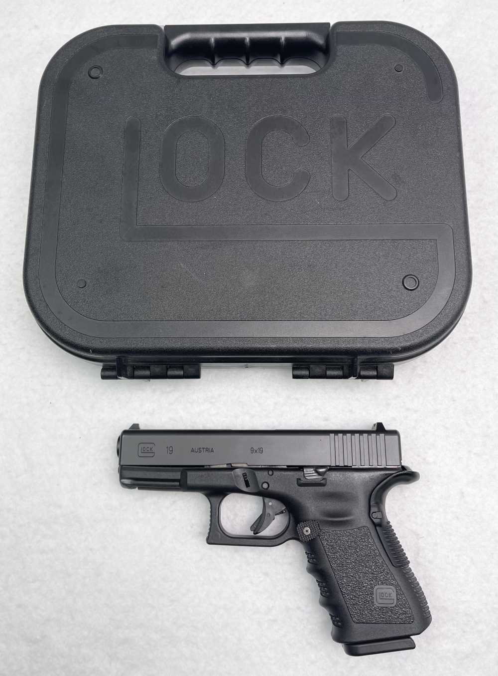 Glock 19 Gen 3 9mm semi auto pistol -img-0