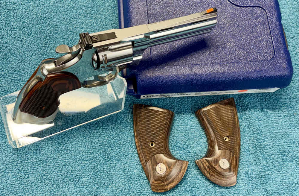 MAGNIFICENT COLT PYTHON high polish 4.25” barrel-img-16