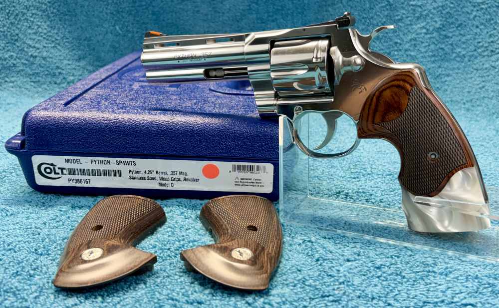 MAGNIFICENT COLT PYTHON high polish 4.25” barrel-img-0