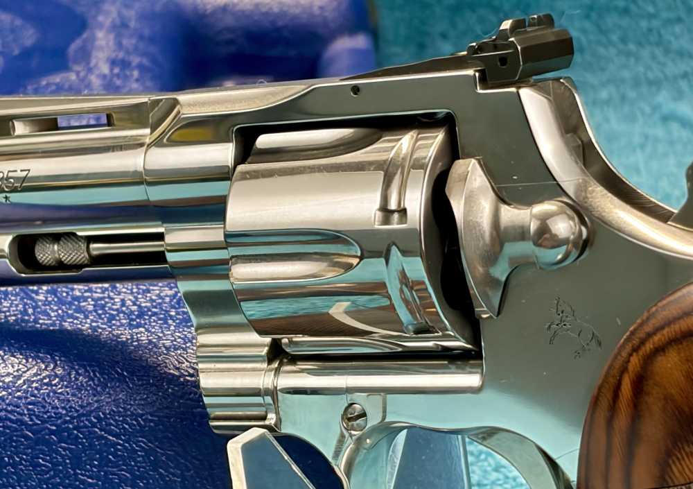 MAGNIFICENT COLT PYTHON high polish 4.25” barrel-img-4