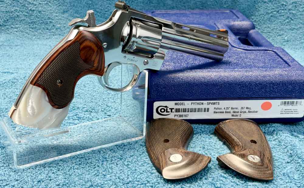 MAGNIFICENT COLT PYTHON high polish 4.25” barrel-img-12