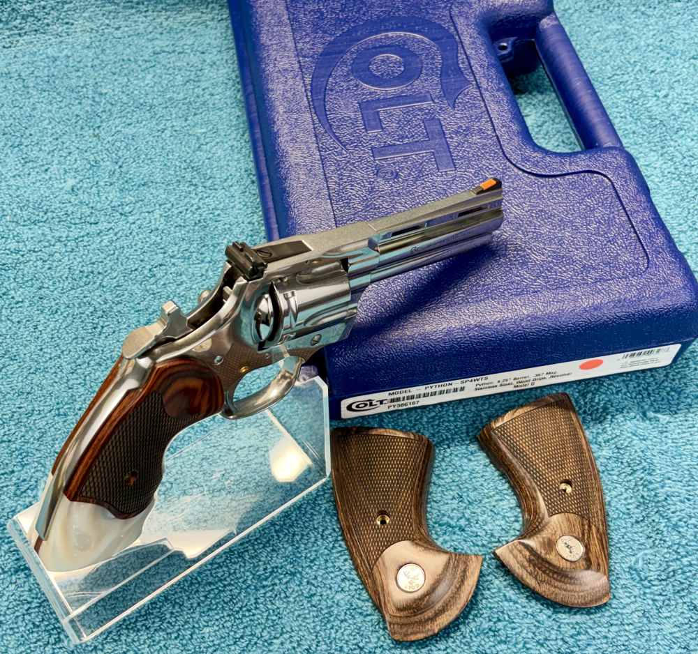 MAGNIFICENT COLT PYTHON high polish 4.25” barrel-img-13