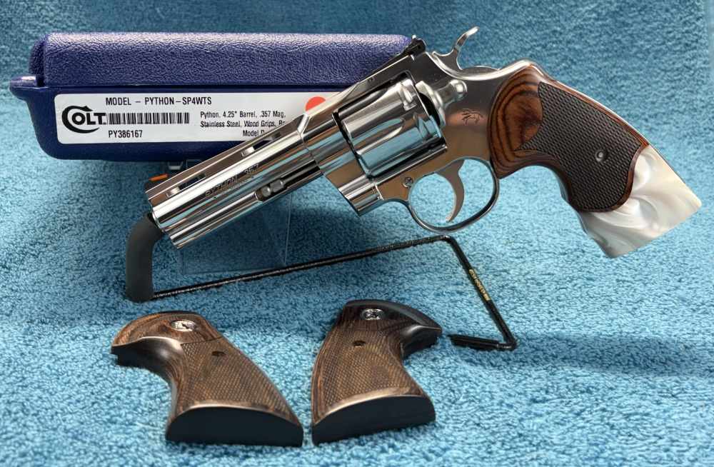 MAGNIFICENT COLT PYTHON high polish 4.25” barrel-img-33