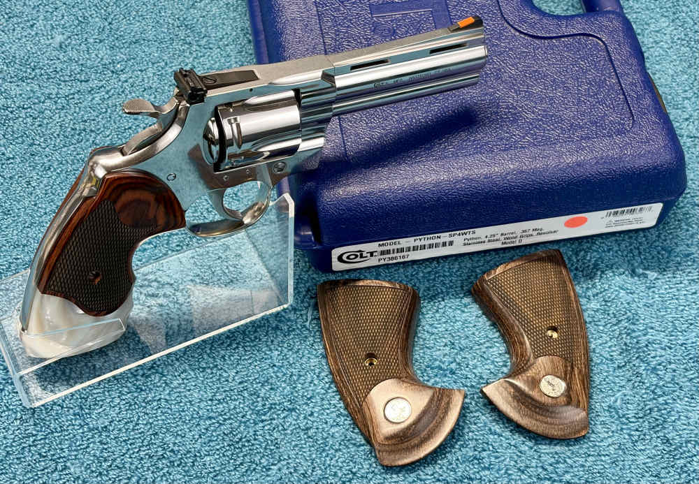 MAGNIFICENT COLT PYTHON high polish 4.25” barrel-img-15