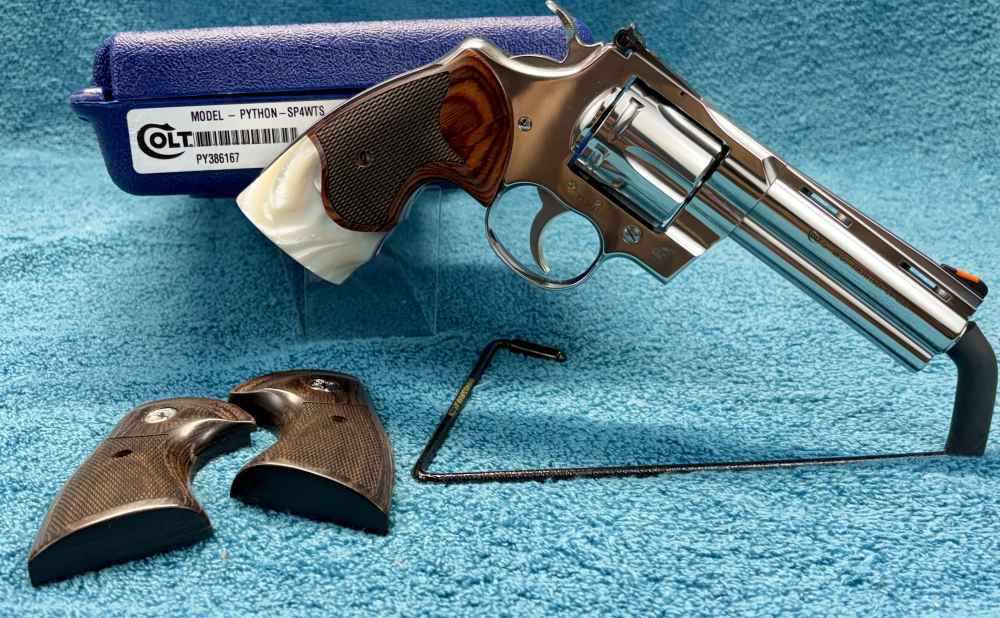 MAGNIFICENT COLT PYTHON high polish 4.25” barrel-img-31