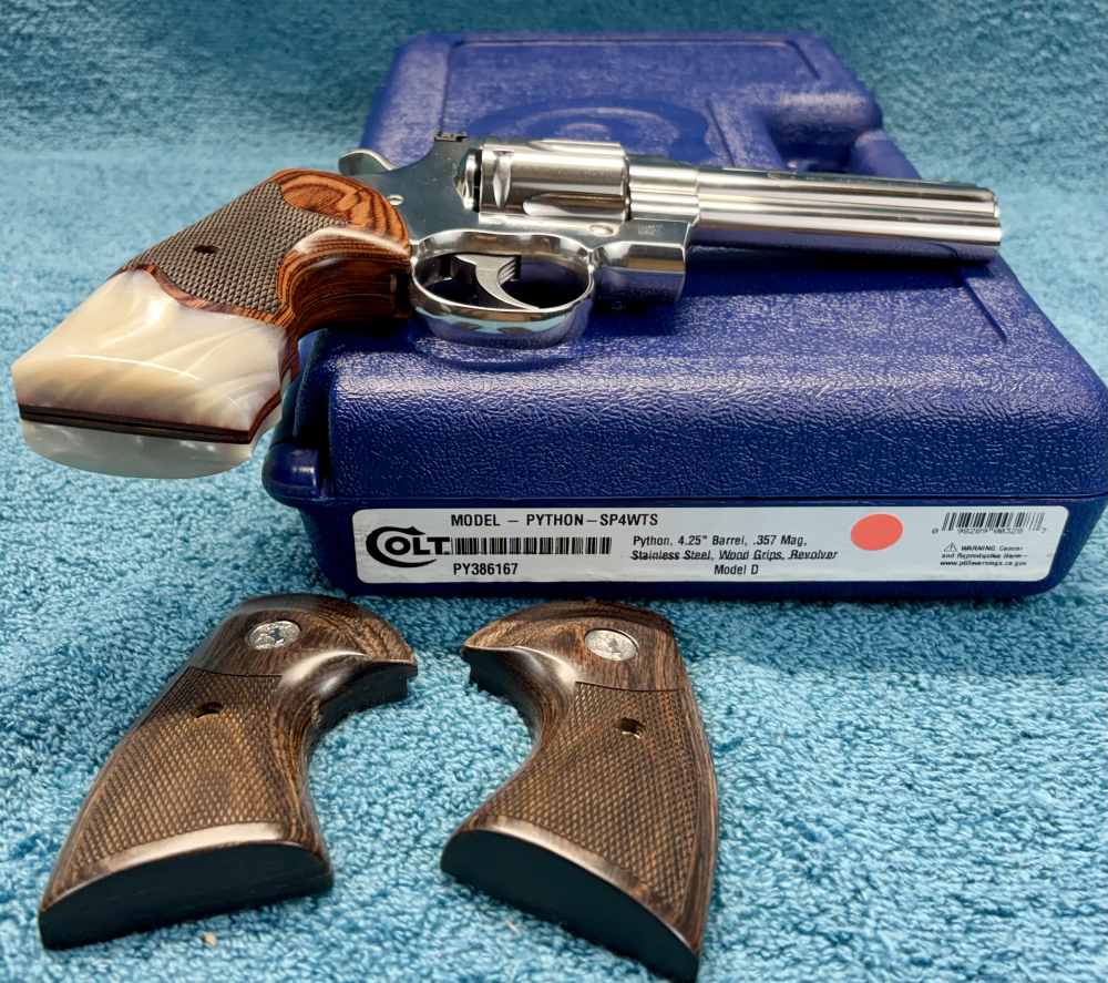 MAGNIFICENT COLT PYTHON high polish 4.25” barrel-img-29