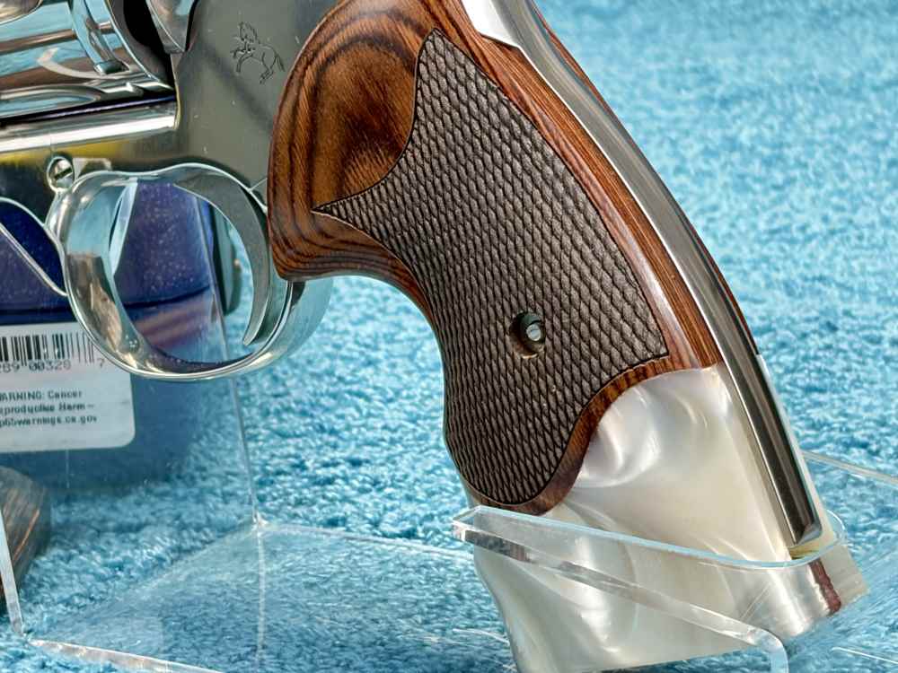 MAGNIFICENT COLT PYTHON high polish 4.25” barrel-img-2
