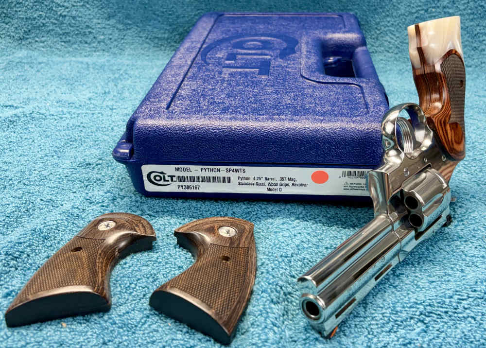 MAGNIFICENT COLT PYTHON high polish 4.25” barrel-img-26