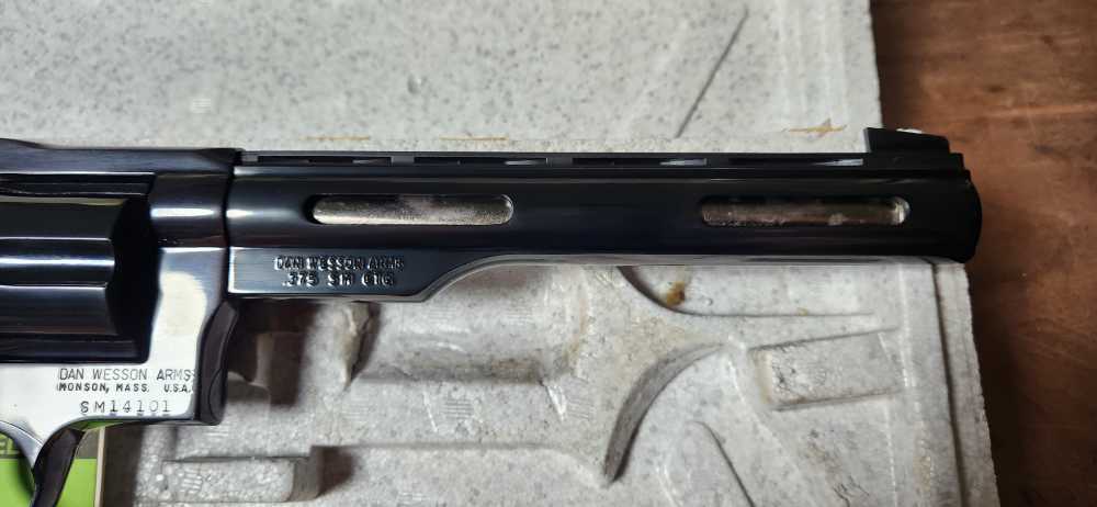 RARE Dan Wesson 375-V8S .375 SuperMag 8" MONSON Box Tool Papers EXCEPTIONAL-img-5
