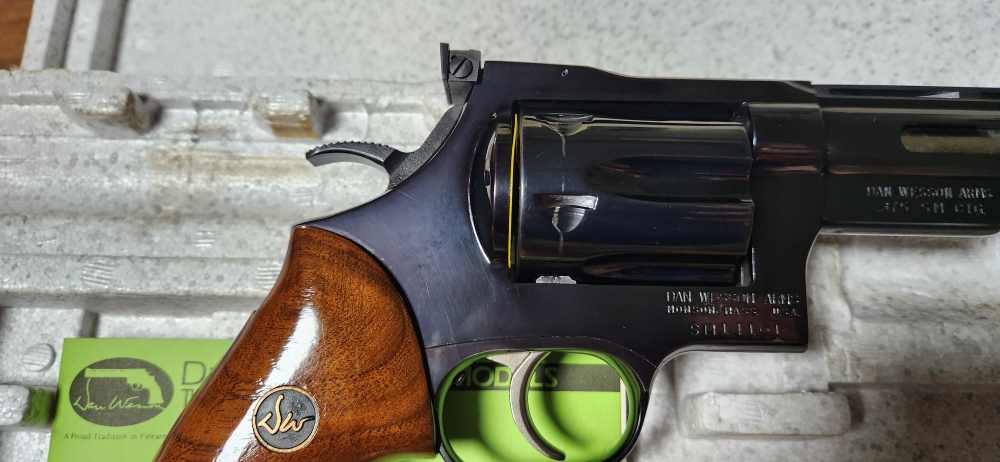 RARE Dan Wesson 375-V8S .375 SuperMag 8" MONSON Box Tool Papers EXCEPTIONAL-img-6