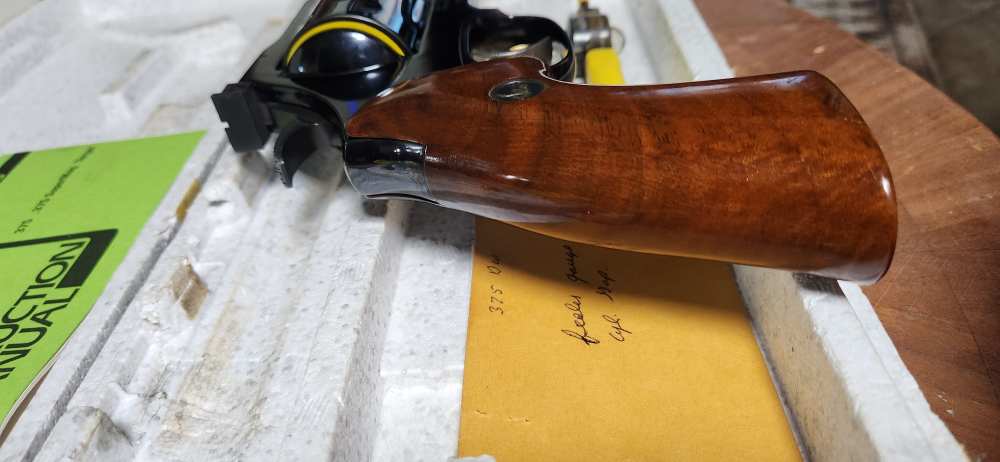 RARE Dan Wesson 375-V8S .375 SuperMag 8" MONSON Box Tool Papers EXCEPTIONAL-img-25
