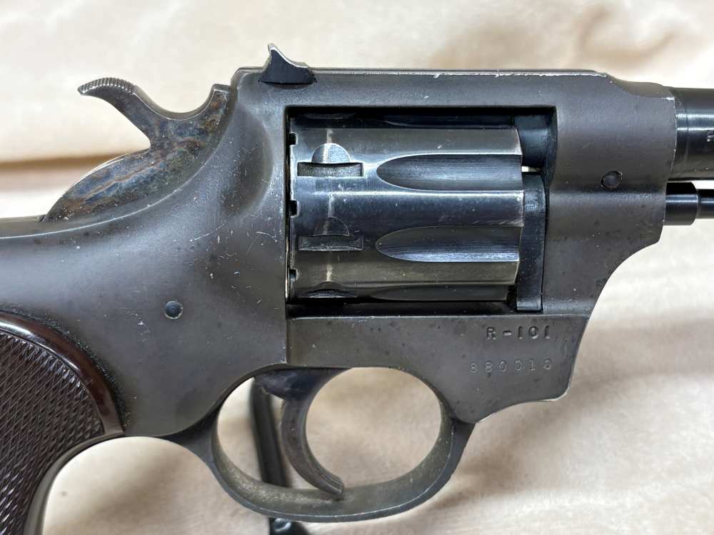 High Standard Model R-101 22LR 9 Shot Revolver-img-3