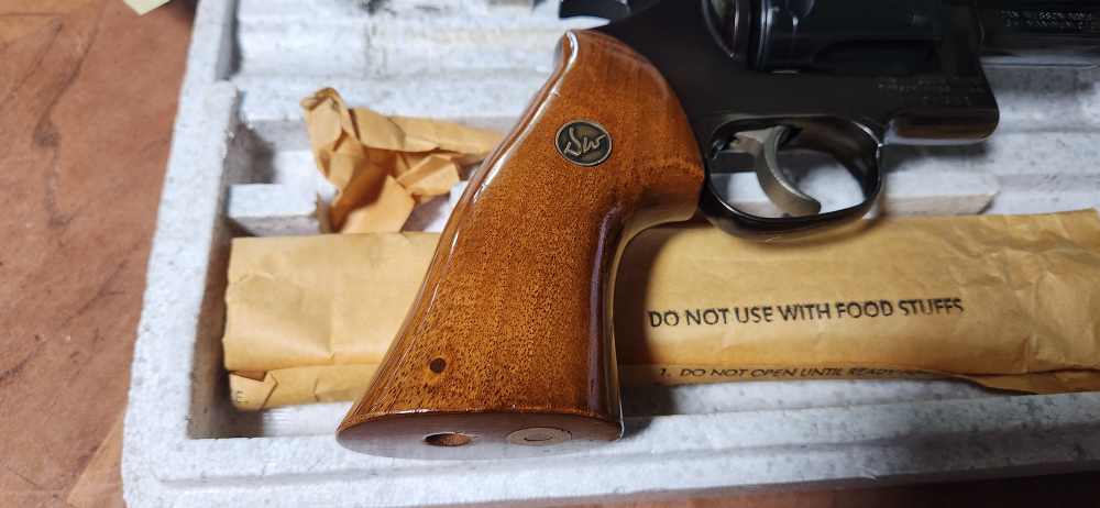 Dan Wesson Model 40 .357 Maximum SuperMag 8" Monson Box Extra Barrel Papers-img-12