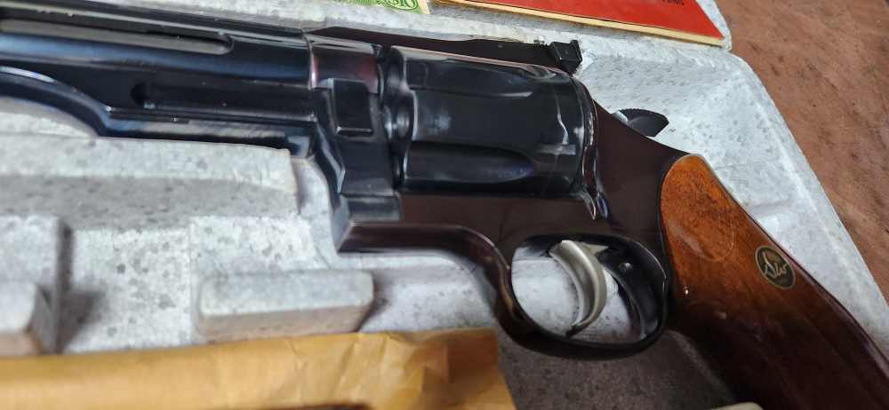 Dan Wesson Model 40 .357 Maximum SuperMag 8" Monson Box Extra Barrel Papers-img-6