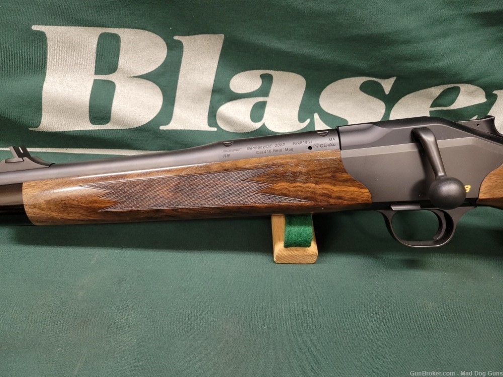 BLASER R8 KILOMBERO, LEFT HAND, ANY CALIBER. GRADE 7 WOOD.-img-1