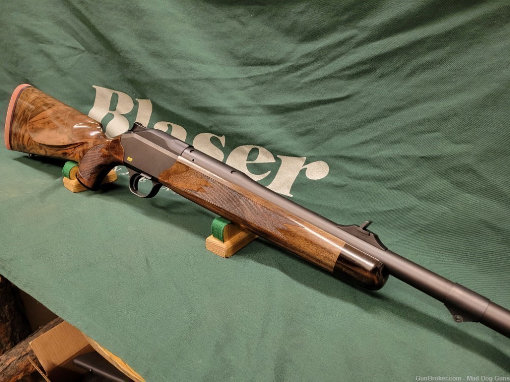 BLASER R8 KILOMBERO, LEFT HAND, ANY CALIBER. GRADE 7 WOOD.-img-2