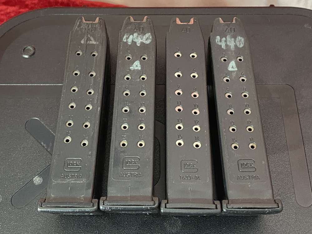 Glock 22 Gen 4 40 S&W 4 Magazines in Original Case & Backstraps-img-12