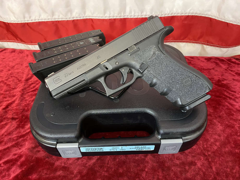 Glock 22 Gen 4 40 S&W 4 Magazines in Original Case & Backstraps-img-0