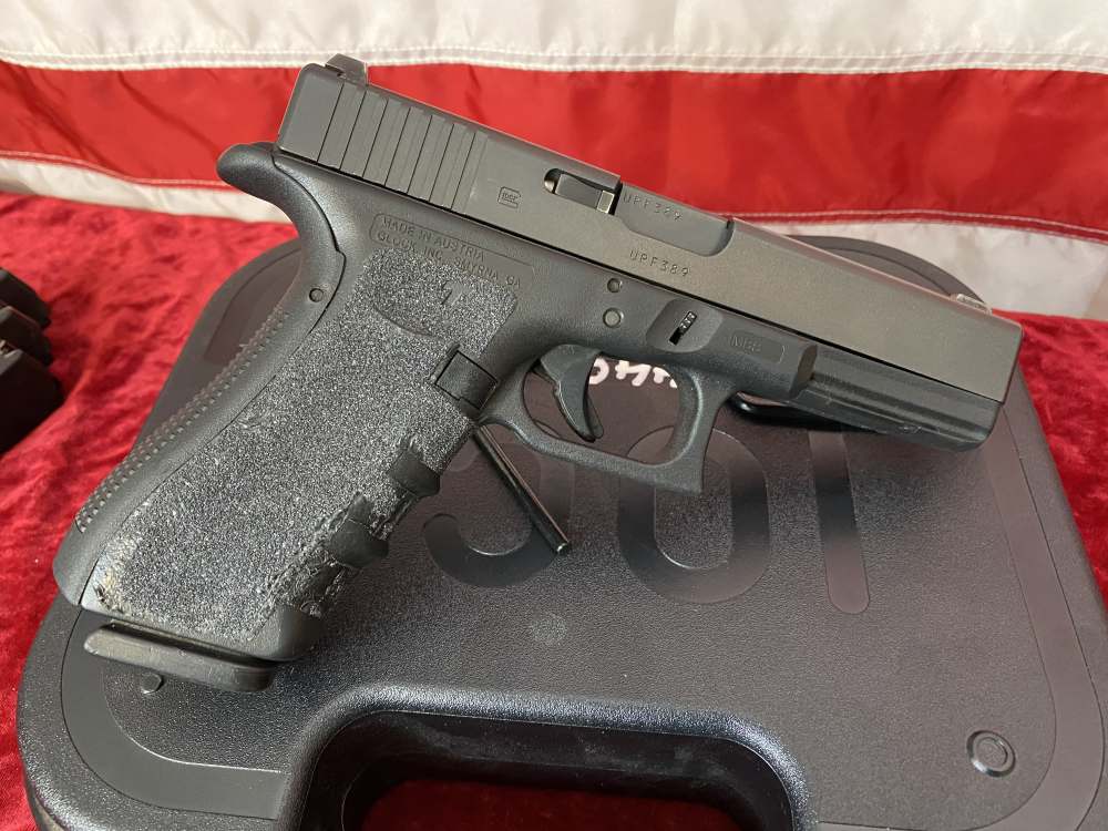 Glock 22 Gen 4 40 S&W 4 Magazines in Original Case & Backstraps-img-5