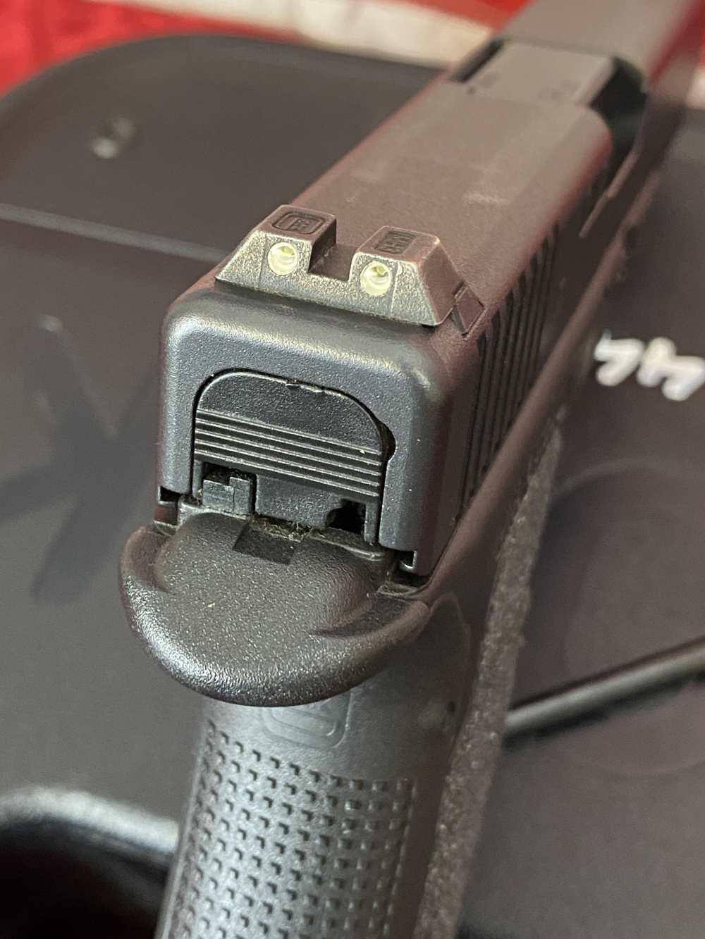 Glock 22 Gen 4 40 S&W 4 Magazines in Original Case & Backstraps-img-10