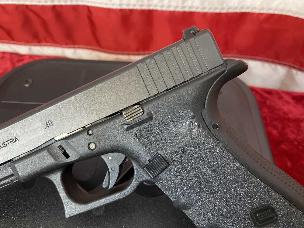 Glock 22 Gen 4 40 S&W 4 Magazines in Original Case & Backstraps-img-3