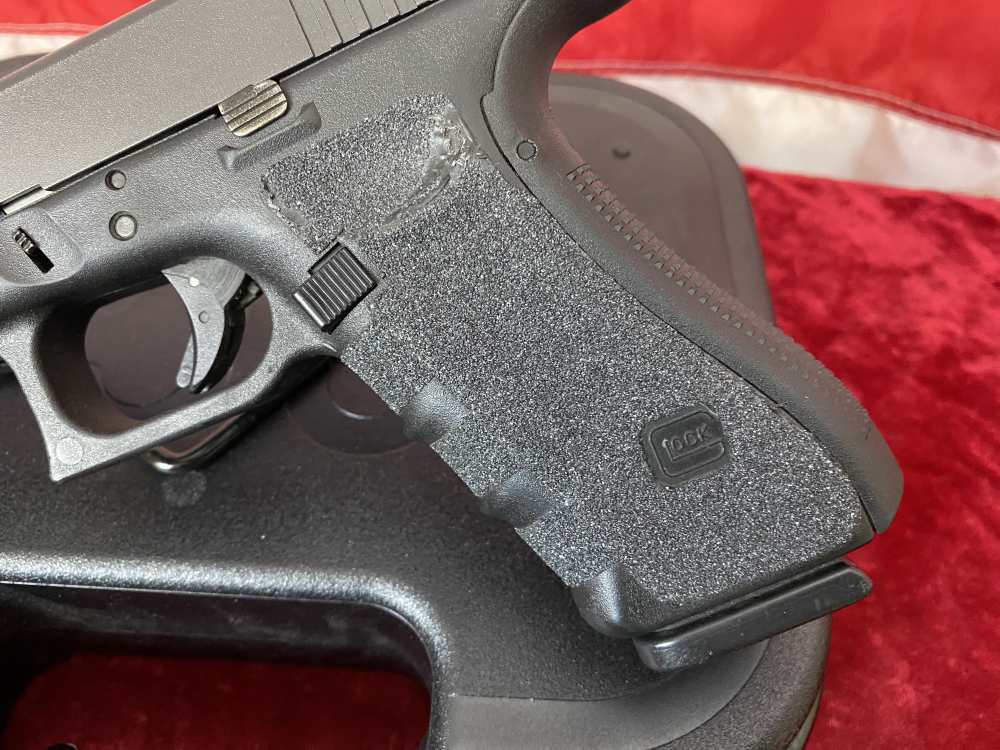Glock 22 Gen 4 40 S&W 4 Magazines in Original Case & Backstraps-img-4