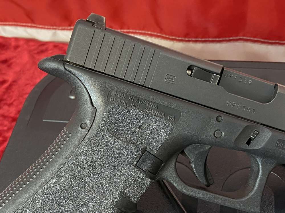 Glock 22 Gen 4 40 S&W 4 Magazines in Original Case & Backstraps-img-8