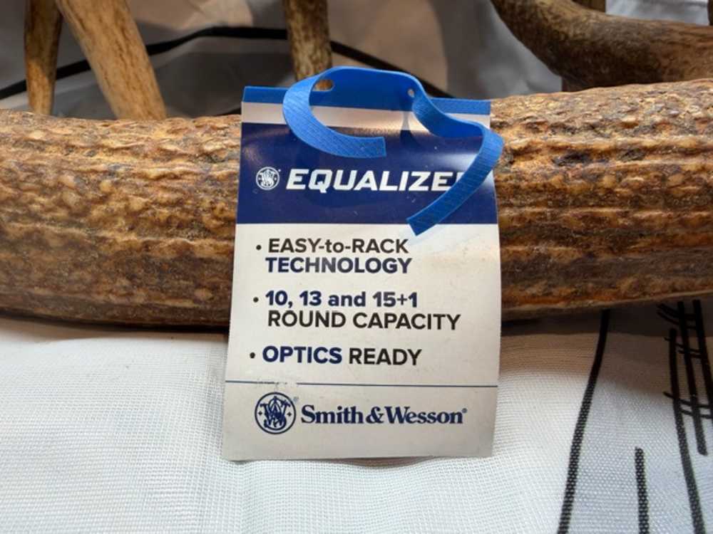 Smith and Wesson Equalizer 9mm Semi-Auto Pistol-img-10