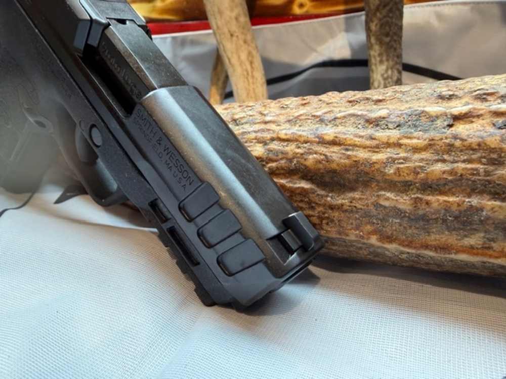 Smith and Wesson Equalizer 9mm Semi-Auto Pistol-img-4