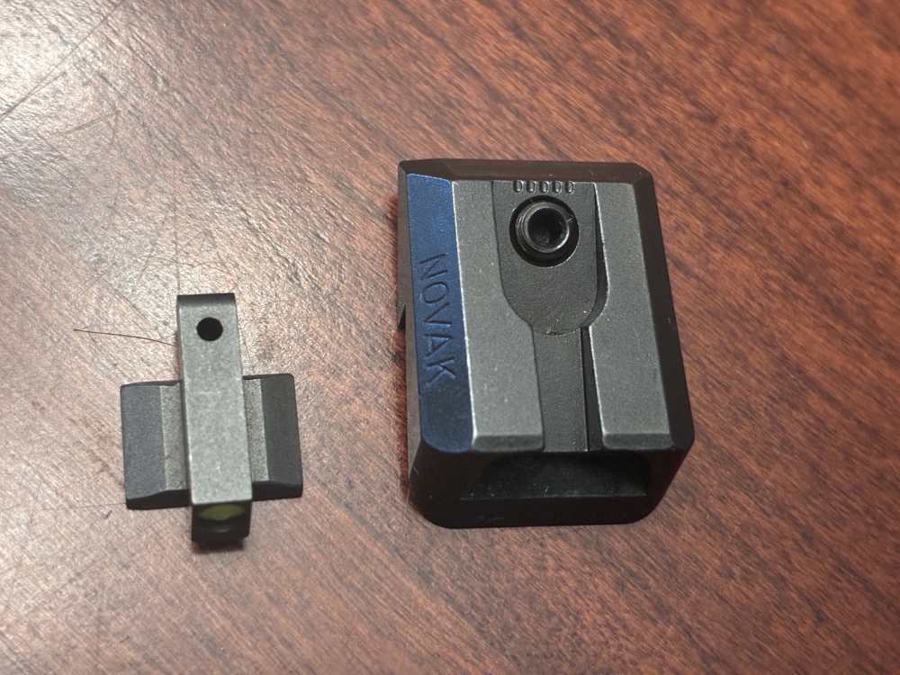 NOVAK LoMount Carry 1911 Rear Sight, Dovetail Front Fiber Optic Mega-Dot -img-1