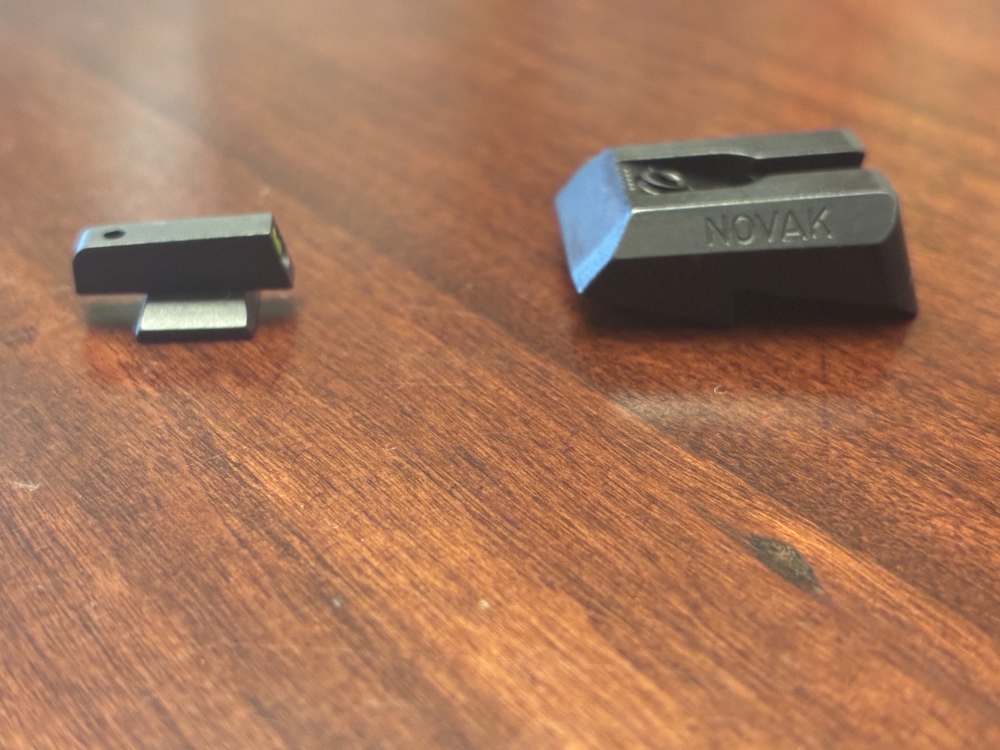 NOVAK LoMount Carry 1911 Rear Sight, Dovetail Front Fiber Optic Mega-Dot -img-3