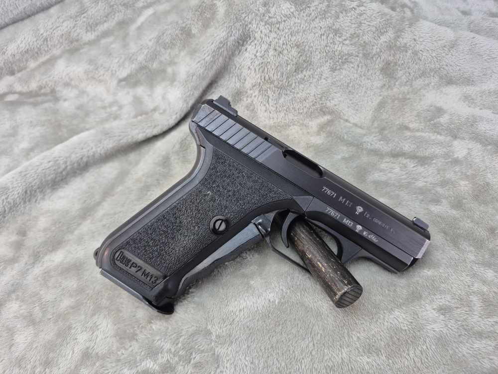 H&K P7 M13 9mm – Factory Box & Two Mags – Made in 1986 – EXCELLENT! -img-2