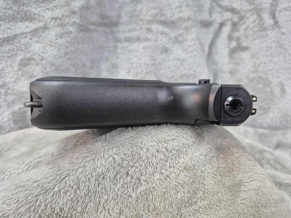 H&K P7 M13 9mm – Factory Box & Two Mags – Made in 1986 – EXCELLENT! -img-13