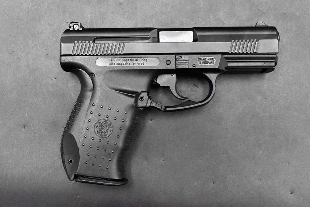 2000 Smith & Wesson SW99 .40 S&W Walther Frame Decocker DA/SA Striker-img-34