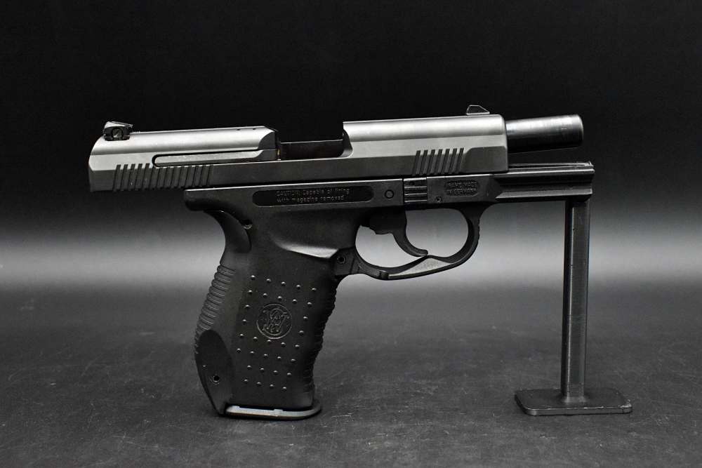 2000 Smith & Wesson SW99 .40 S&W Walther Frame Decocker DA/SA Striker-img-17