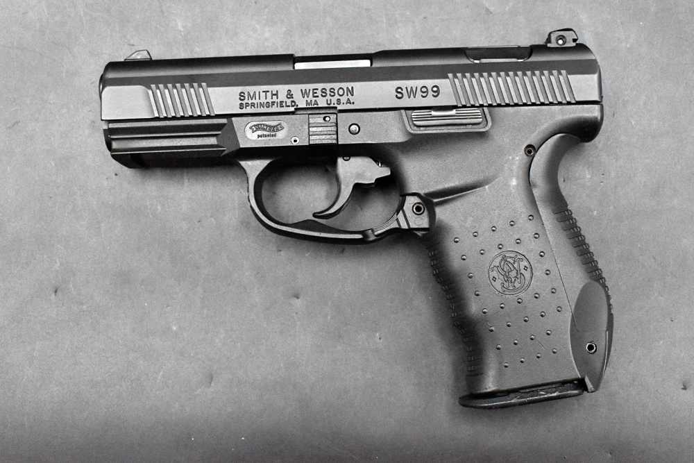 2000 Smith & Wesson SW99 .40 S&W Walther Frame Decocker DA/SA Striker-img-27