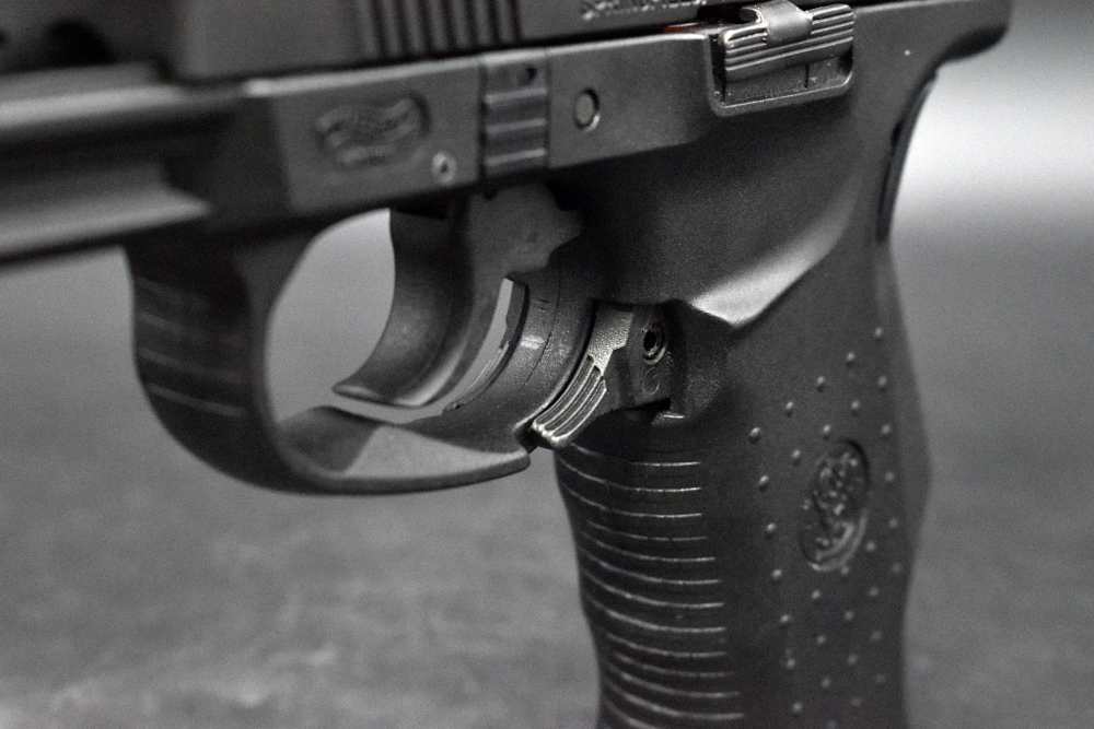 2000 Smith & Wesson SW99 .40 S&W Walther Frame Decocker DA/SA Striker-img-23