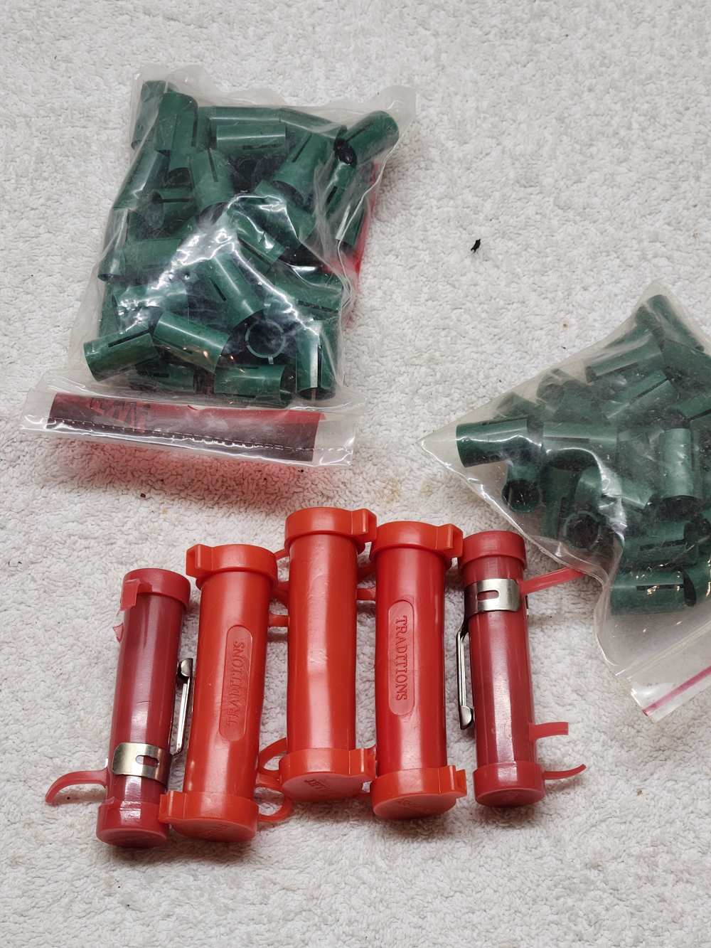 Muzzleloader Lot – 8x Pyrodex 50gr Pellets, 130 Percussion Caps, TC Sabots,-img-1