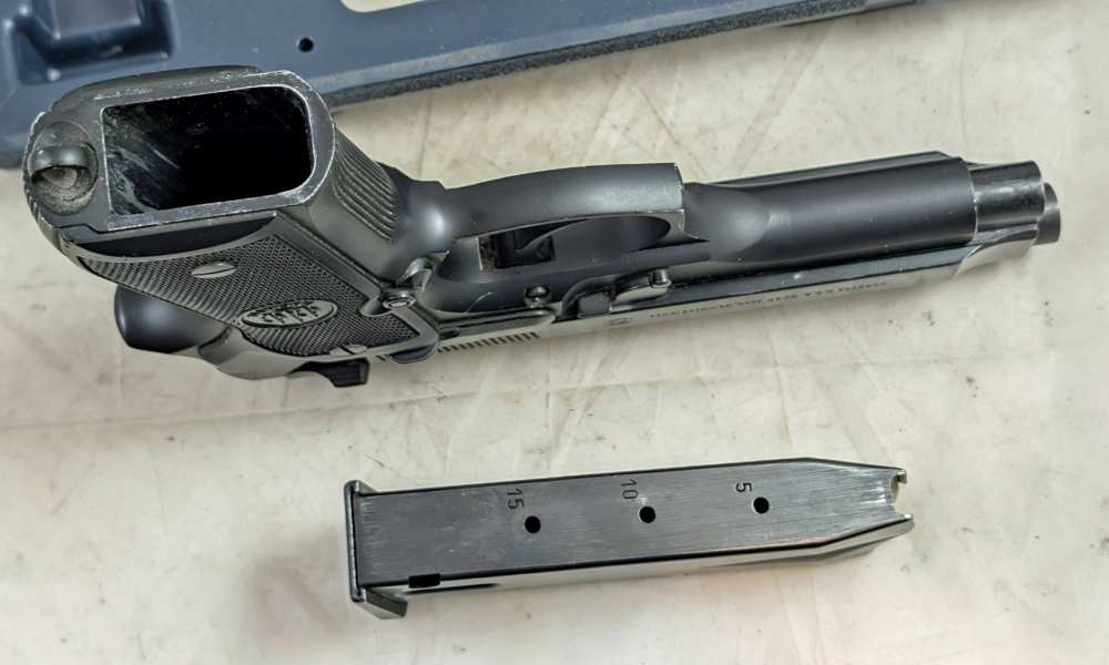 1990 Beretta 92FS 9mm (3) Magazines 10 Rd 15 Rd 92 FS-img-11