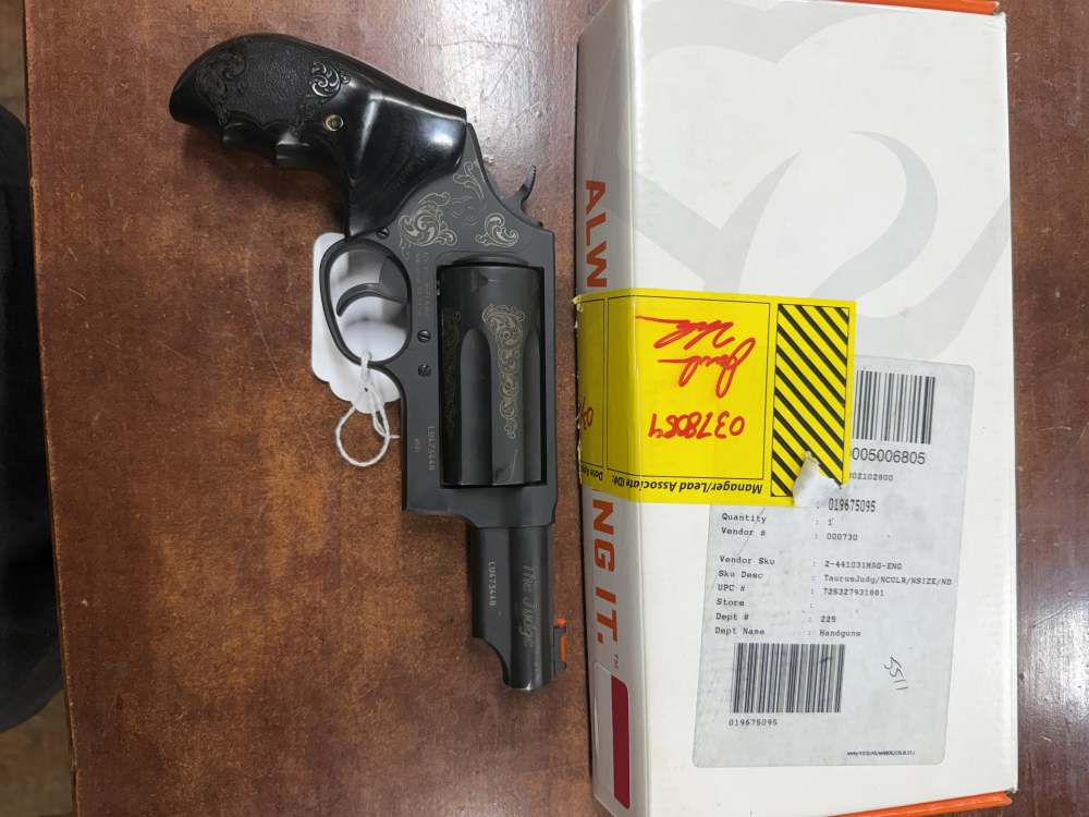 Taurus Judge Magnum Engraved – .45 Colt / .410 – 3" Barrel – Original Box –-img-1