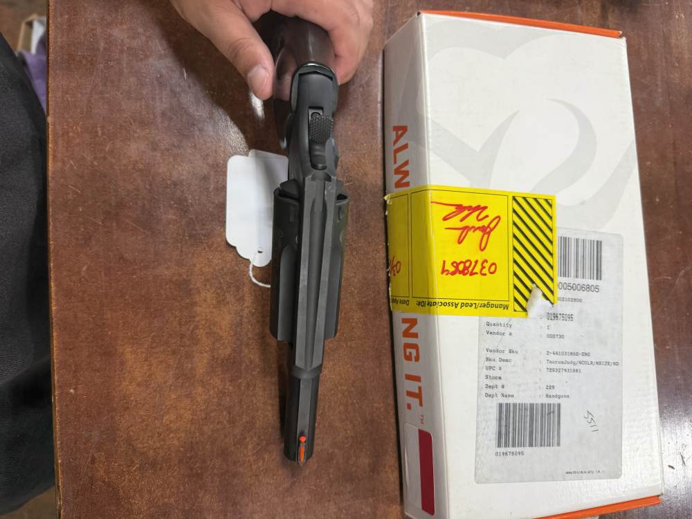 Taurus Judge Magnum Engraved – .45 Colt / .410 – 3" Barrel – Original Box –-img-4