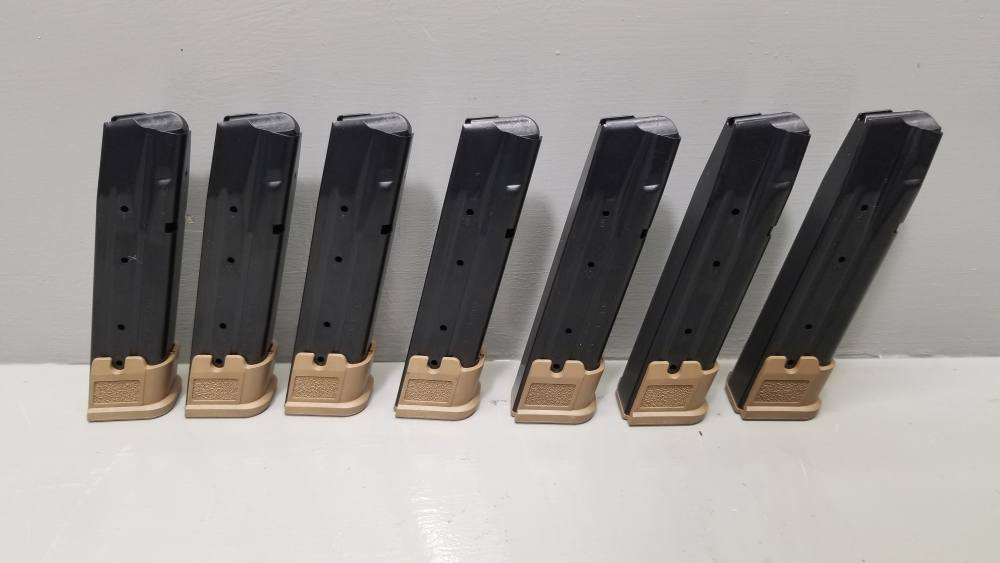 Lot of 7 Sig Sauer M17/M18/P320 21 Round Magazines OEM FDE  .01 Penny Start-img-0