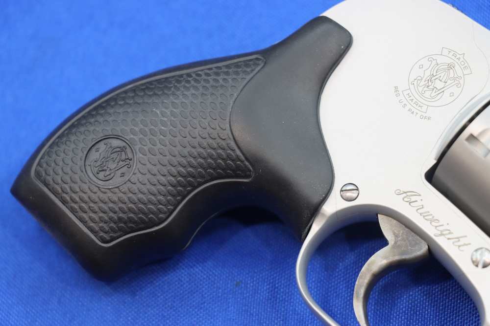 Smith & Wesson Model 638 Compact Revolver 38 S&W SPL Shrouded Hammer 163070-img-12