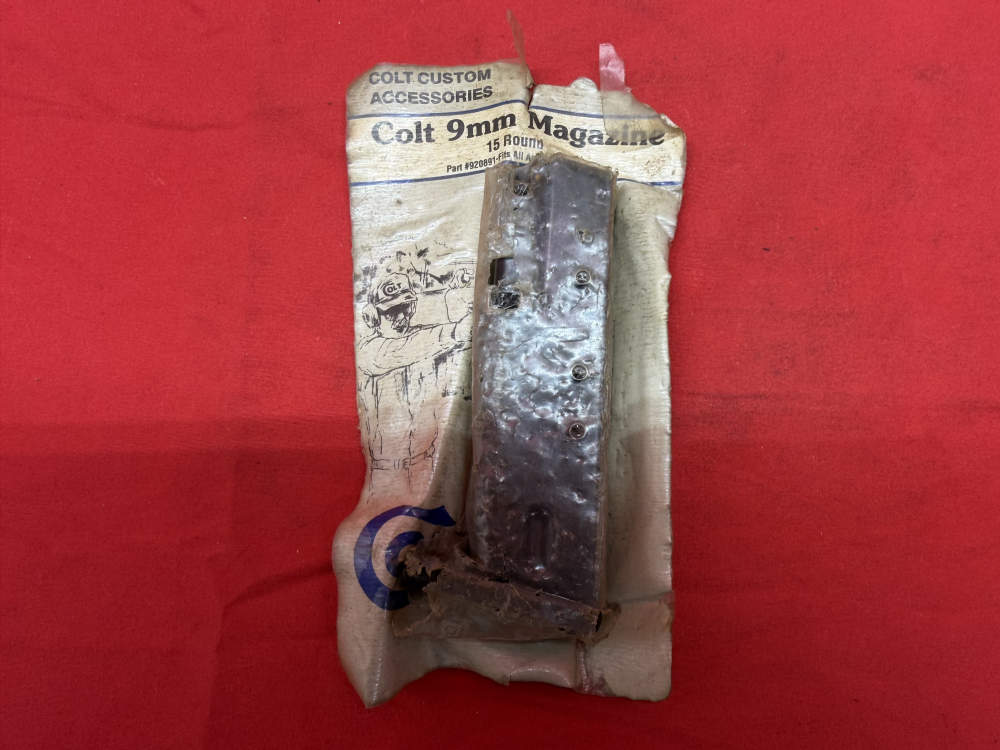 Colt All American 2000 15 round magazine-img-1