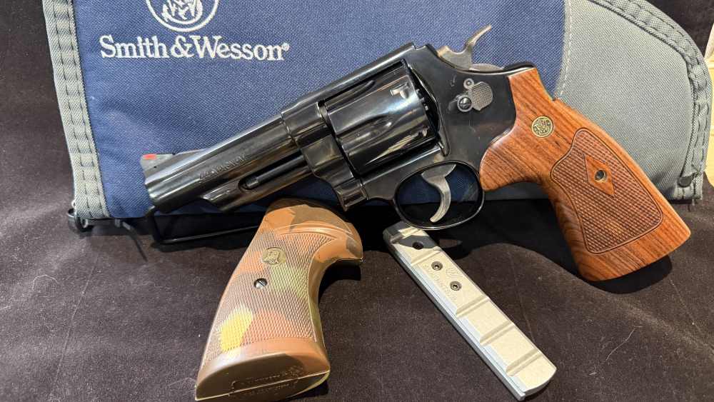 Smith & Wesson Model 29-10 Classic .44 Magnum 4in Revolver Extras-img-1